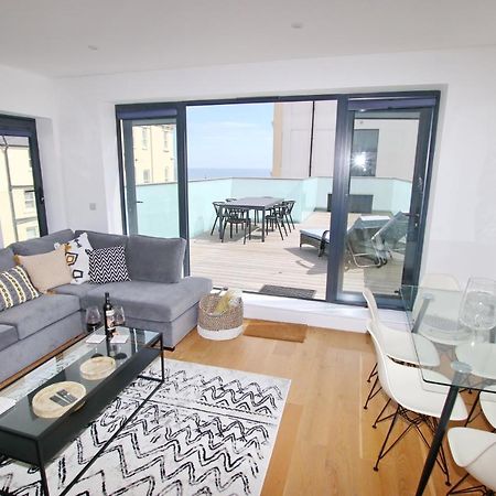 Modern Home For Small Groups By Stones Throw Apartments - Free Parking - Sea View Уърдинг Екстериор снимка
